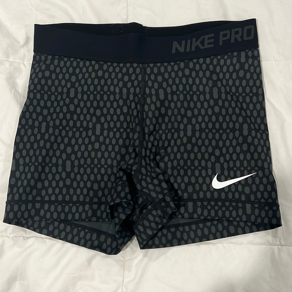 Nike Womens Pro 3” Shorts, black with grey circle design, size small